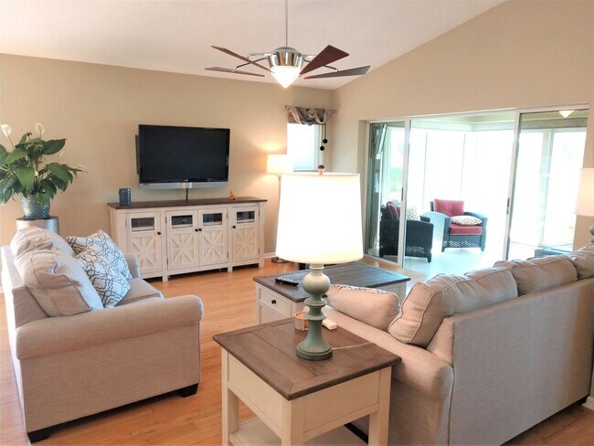 Building Photo - 540 Clubside Cir