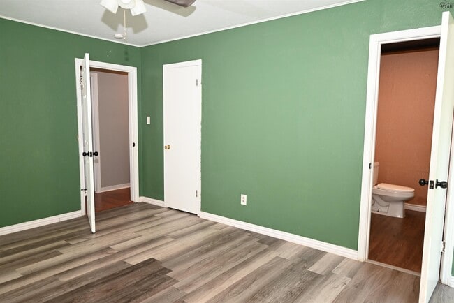 Building Photo - 1110 Rosemary Dr