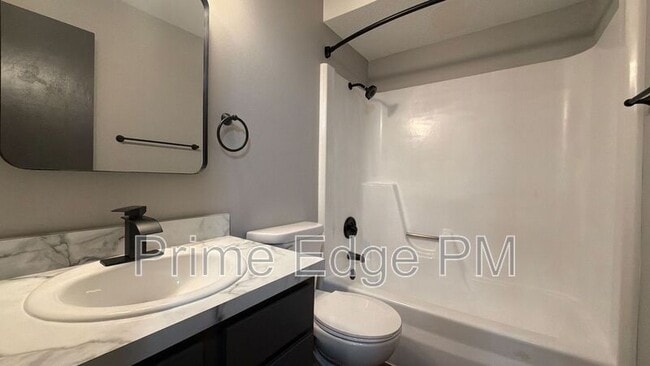 Building Photo - 1741 Ridgehaven Ct