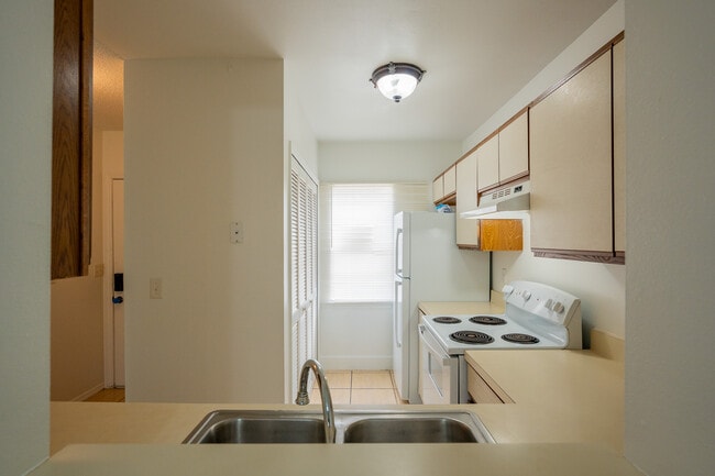 Building Photo - 156 Ivy Ln