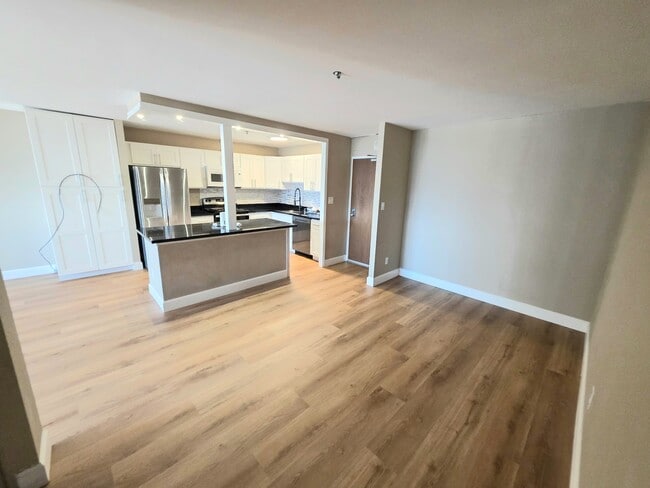 Building Photo - 555 Pierce St