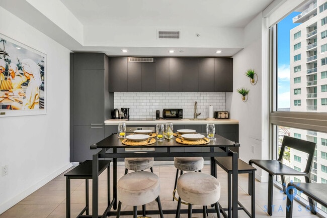 Building Photo - 227 NE 2nd St