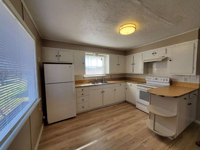 Building Photo - 310 S Crook