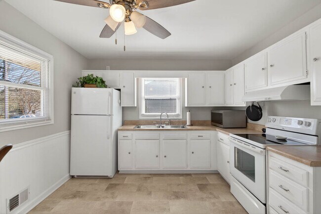 Building Photo - 32 Warren Dr