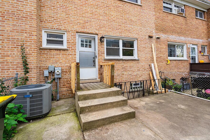 Building Photo - 9543 Sumac Rd