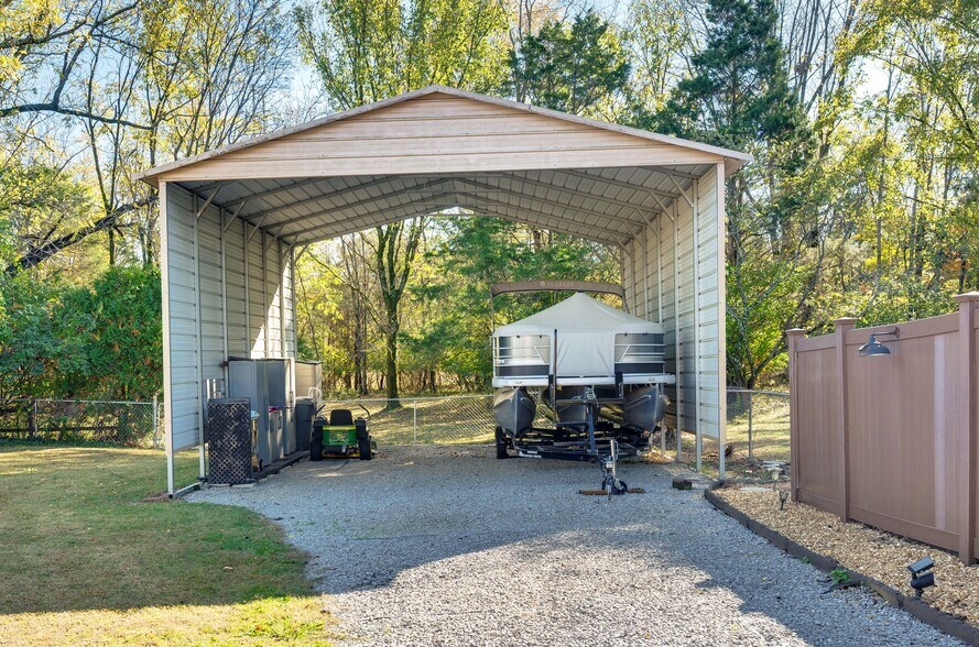 Building Photo - 808 Water View Ter