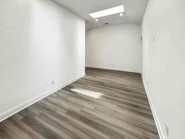 Building Photo - 403 Burgundy Wy