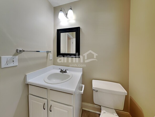 Building Photo - 1728 Silverchase Dr SW