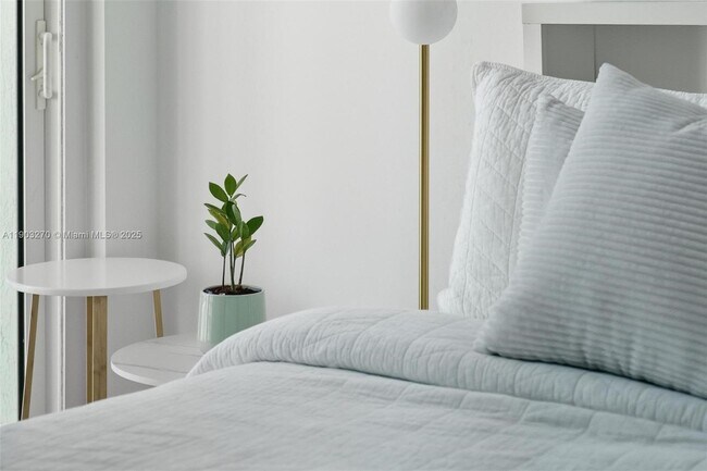 Building Photo - 951 Brickell Ave