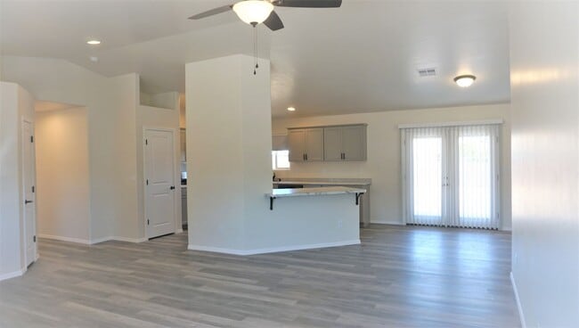 Building Photo - 523 N Leonardo De Vinci Dr