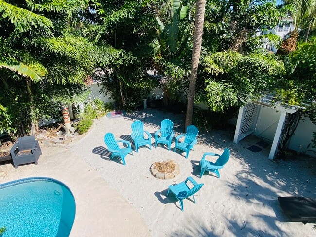 Building Photo - 3401 E Debazan Ave