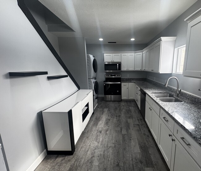 Building Photo - 67 W 2nd St