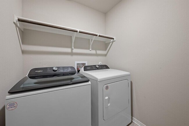 Building Photo - 529 View Dr