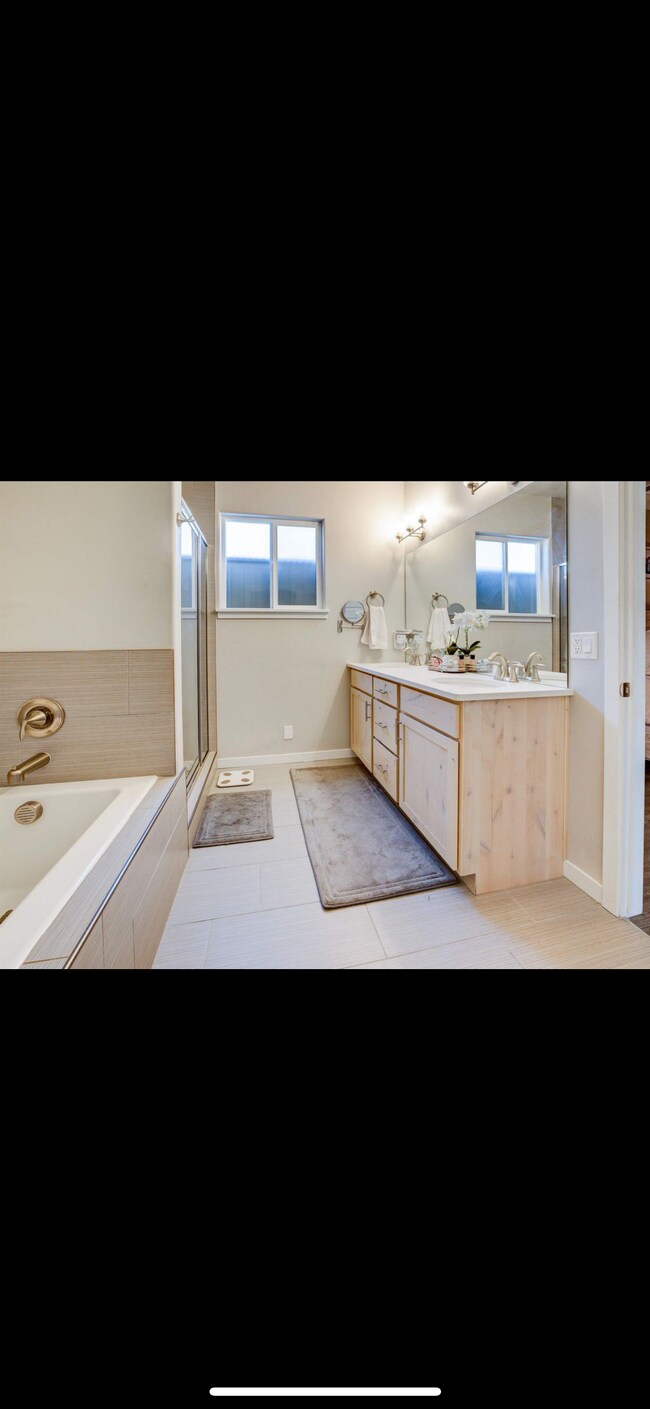 Building Photo - 562 Red Cedar Way