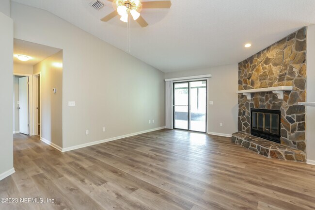 Building Photo - 1441 Kingfisher Ln N