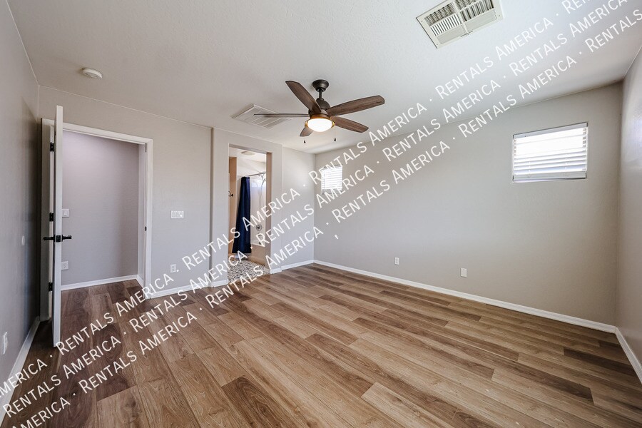 Building Photo - 7223 N 73rd Dr