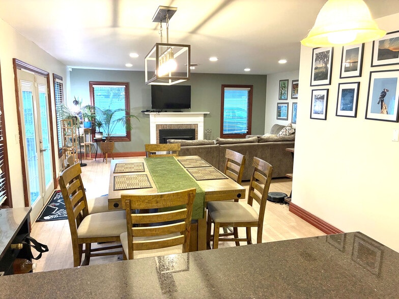 Building Photo - 14 Winside Ln