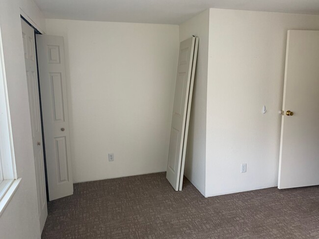 Building Photo - 1820 Larch Street C7