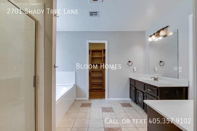Building Photo - 2701 Shady Tree Ln