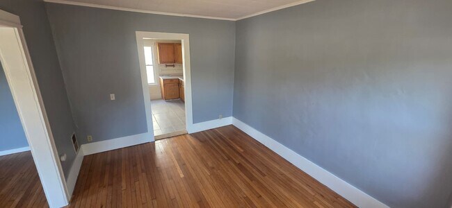 Building Photo - 1156 Dewey Ave