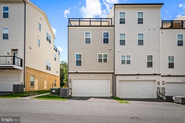 Building Photo - 2431 Glenallan Ave