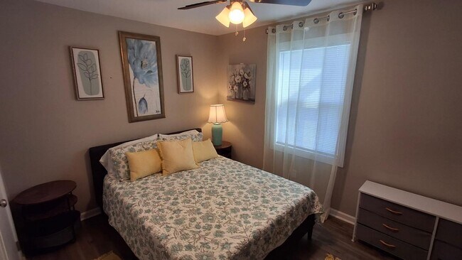 Building Photo - 2709 Lantern Walk SE