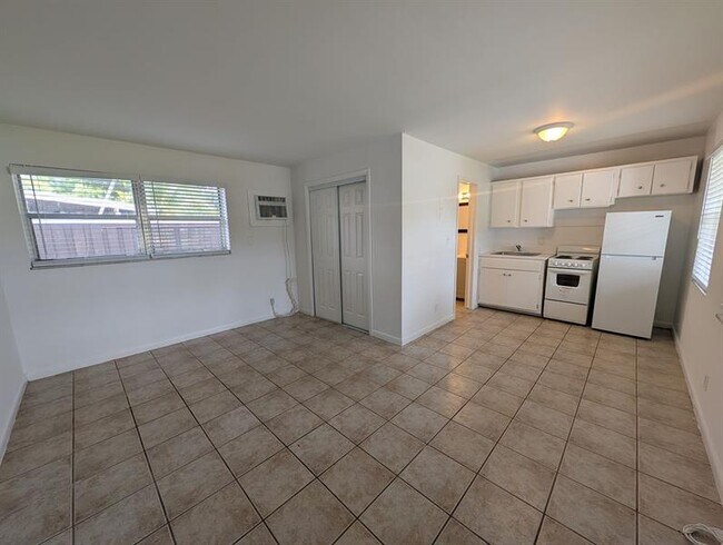 Building Photo - 140 NW 40th St