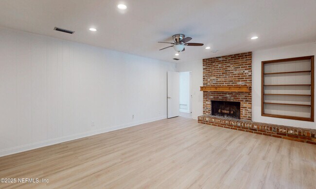 Building Photo - 3812 Buckskin Trail E