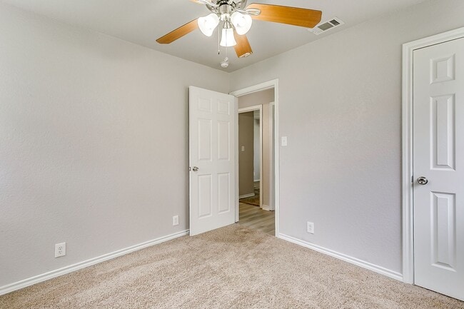 Building Photo - *BACK TO SCHOOL MOVE IN SPECIAL* $200 OFF ...