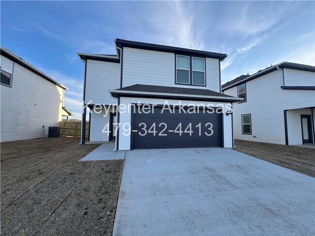 Building Photo - Amazing 3 Bedroom - 3.5 Bathroom in Fayetteville!