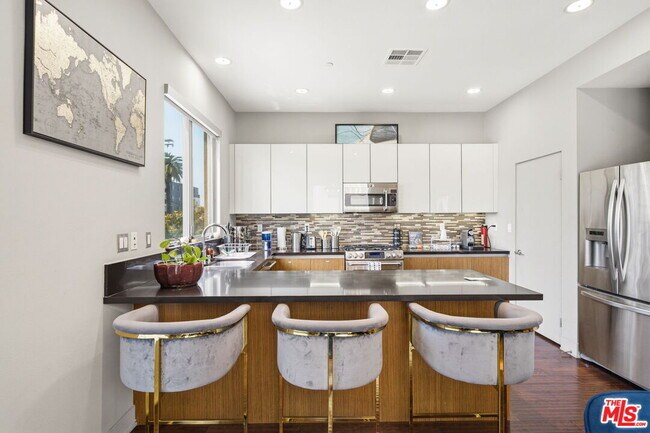 Building Photo - 5911 Saturn St