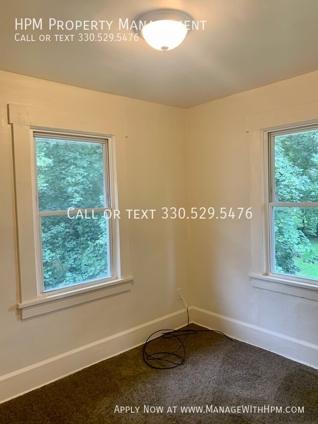 Building Photo - 1729 Edwards Ave NE