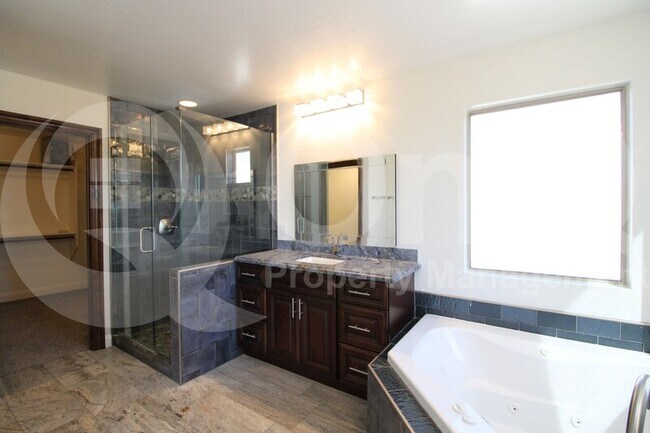 Building Photo - 563 E Krista Way