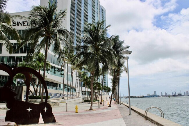 Building Photo - 325 S Biscayne Blvd