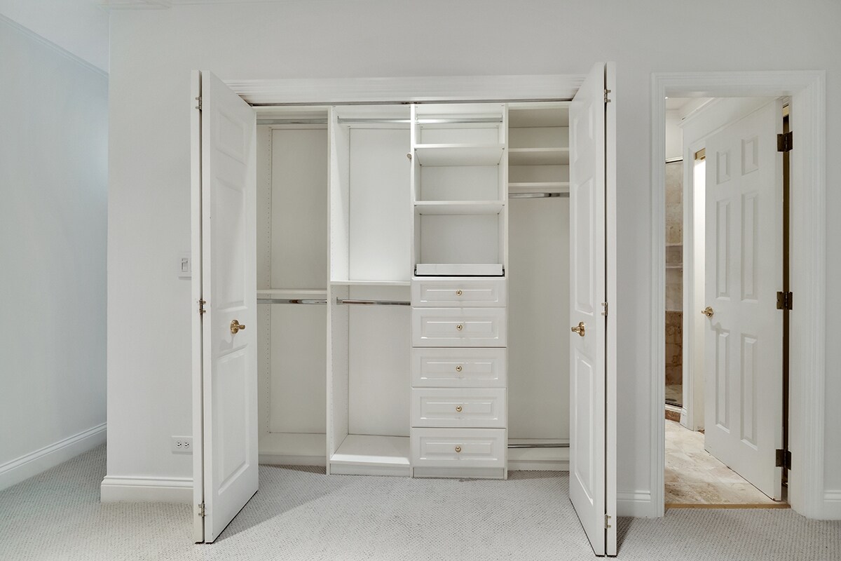 Building Photo - 1228 N Dearborn St