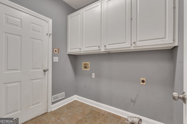 Building Photo - 135 Handshaker Ct