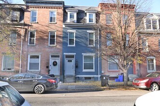 Building Photo - Beautiful 3 Bedroom on Green