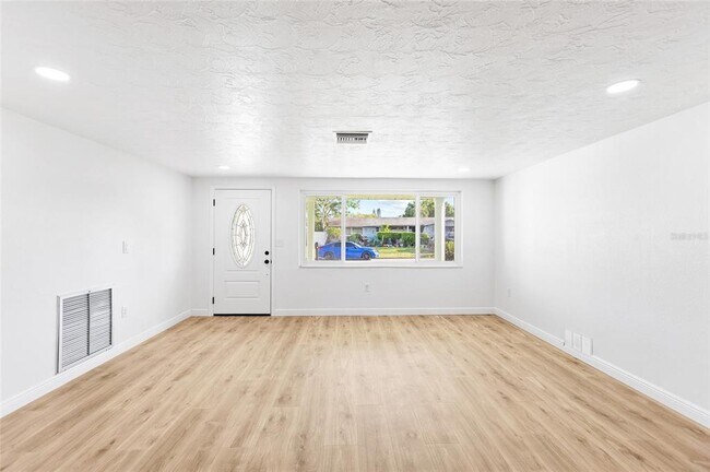 Building Photo - 6239 7th Ave