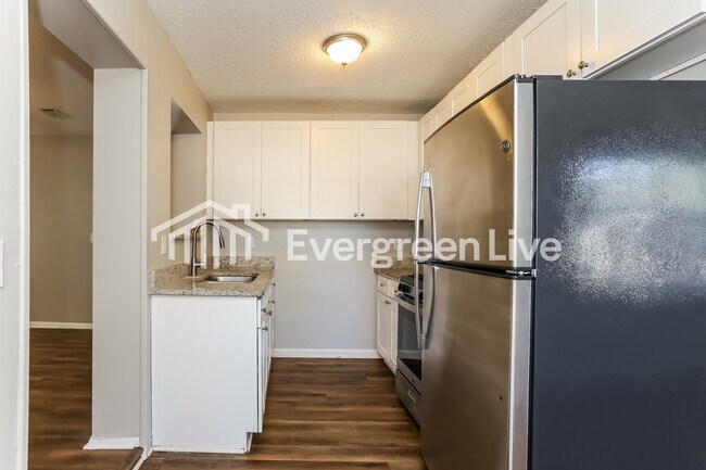 Building Photo - 9581 Aderdare Ave W