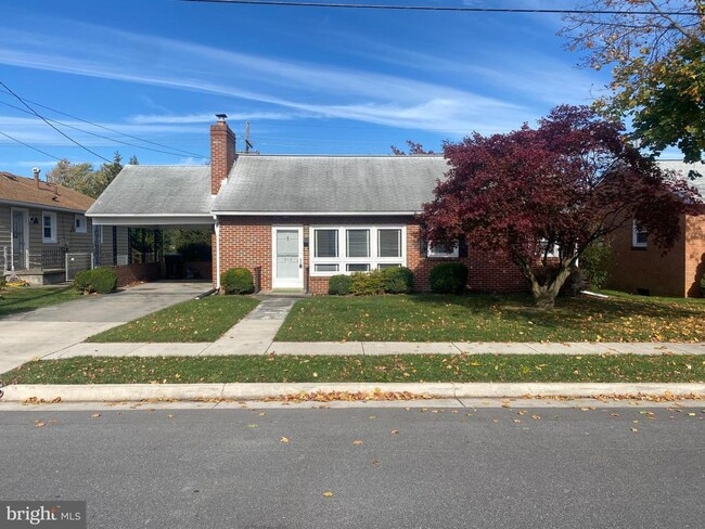 Building Photo - 914 Kinzel Dr
