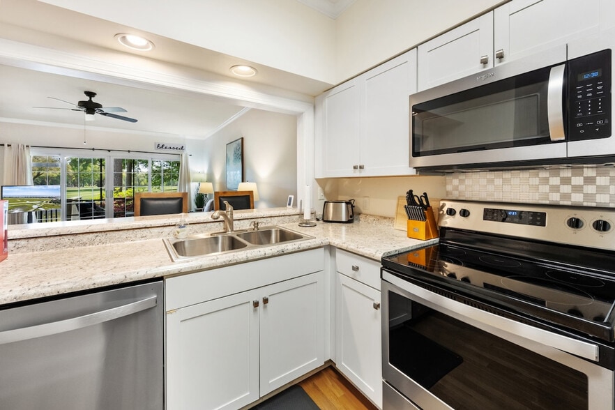 Building Photo - 235 Golden Bear Dr