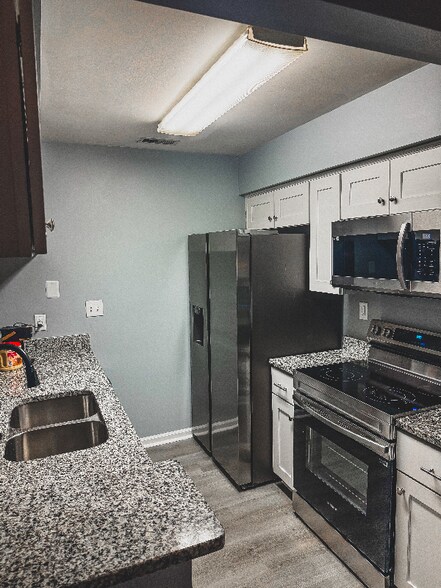 Building Photo - 8576 Chesapeake Blvd