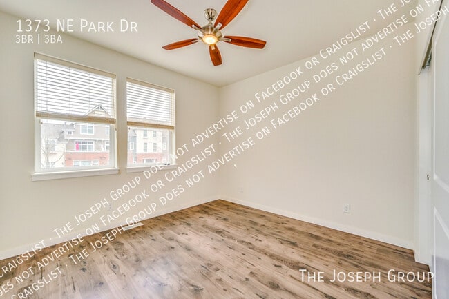 Building Photo - 1373 NE Park Dr