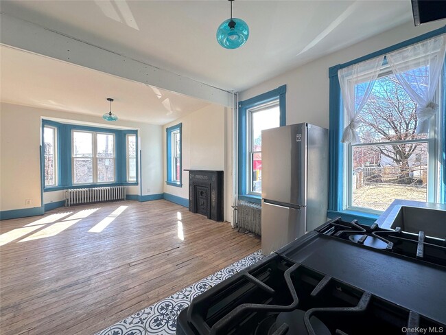 Building Photo - 23 Dubois St