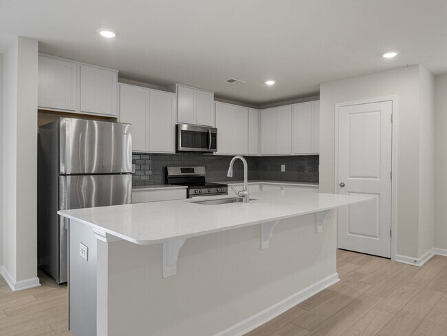 Building Photo - Modern 5BR Home with Quartz Kitchen & Open...