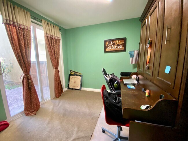 Building Photo - RB 4S Ranch 4br/2.5bath/yard/Garage Granite Kitchen $5490