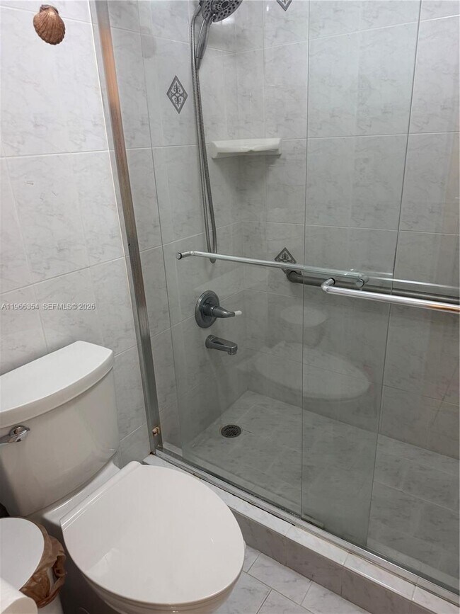 Building Photo - 2899 Collins Ave