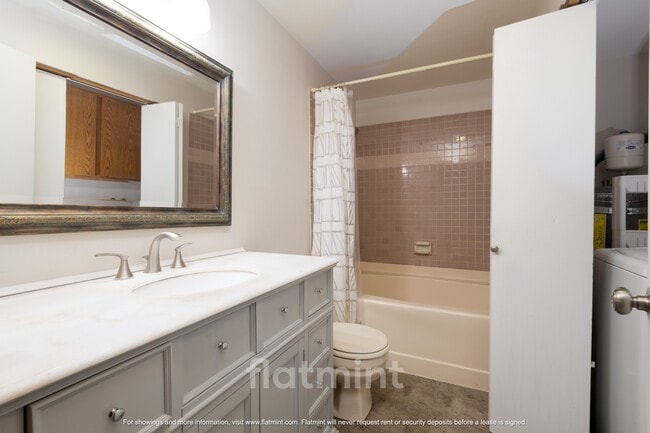 Building Photo - 8720 Phinney Ave N