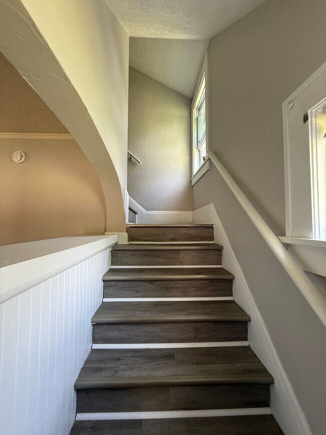 Building Photo - Coming Soon! Section 8 Accepted! Newly Ren...