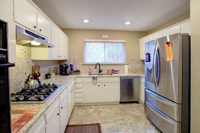 Building Photo - 4 Bd, 2 Ba for Lease | N. Arlington